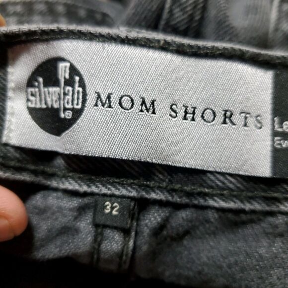 Vintage Levi’s Silver Tab Mom Shorts Black Denim Shorts 100% Cotton Size 32 - Picture 4 of 9